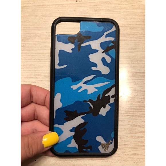 Blue camo wildflower case Clearance